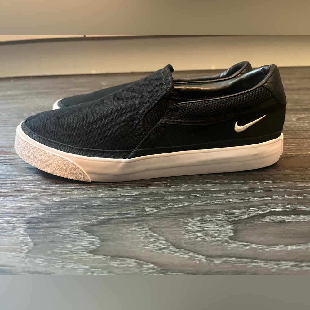 Nike Unisex Court Legacy Slip-Ons